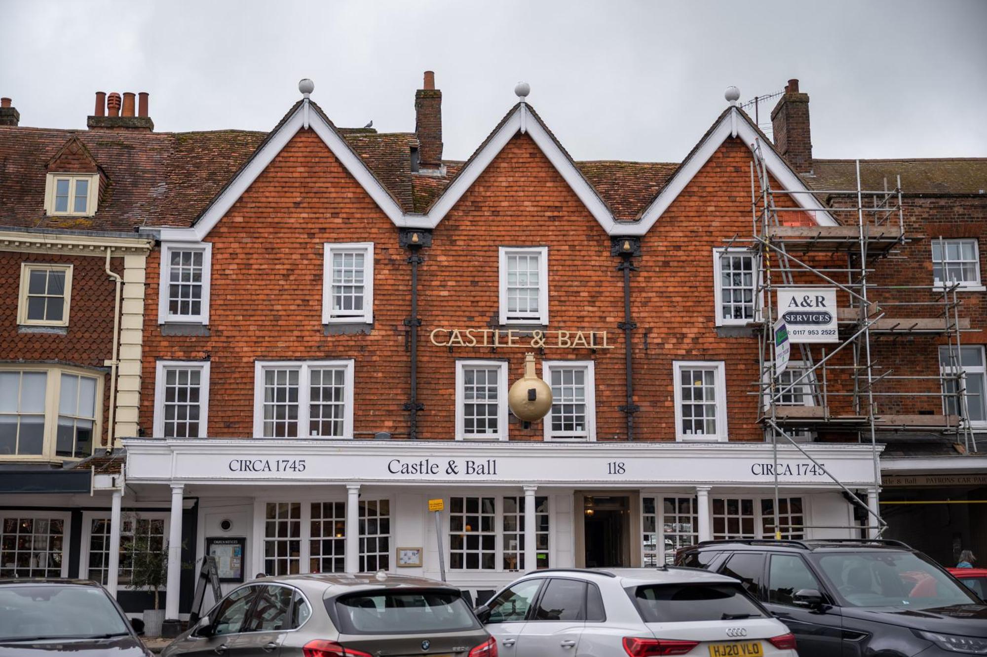 Castle And Ball By Greene King Inns Marlborough Esterno foto
