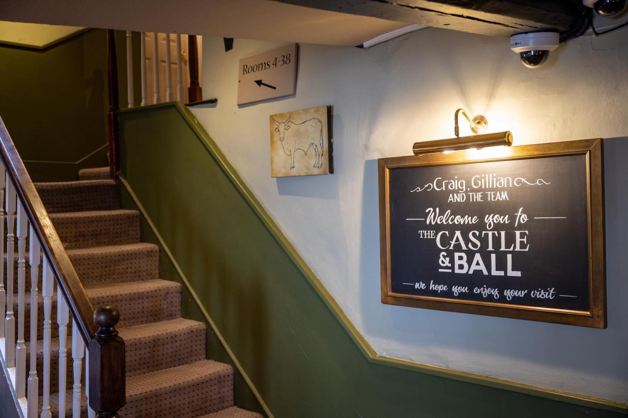 Castle And Ball By Greene King Inns Marlborough Esterno foto
