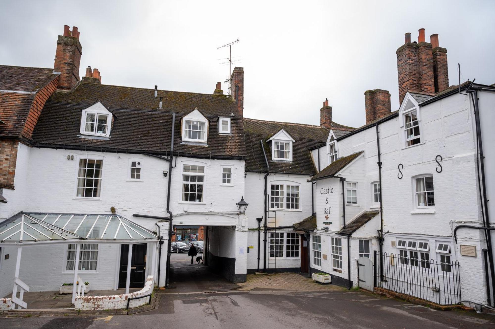 Castle And Ball By Greene King Inns Marlborough Esterno foto