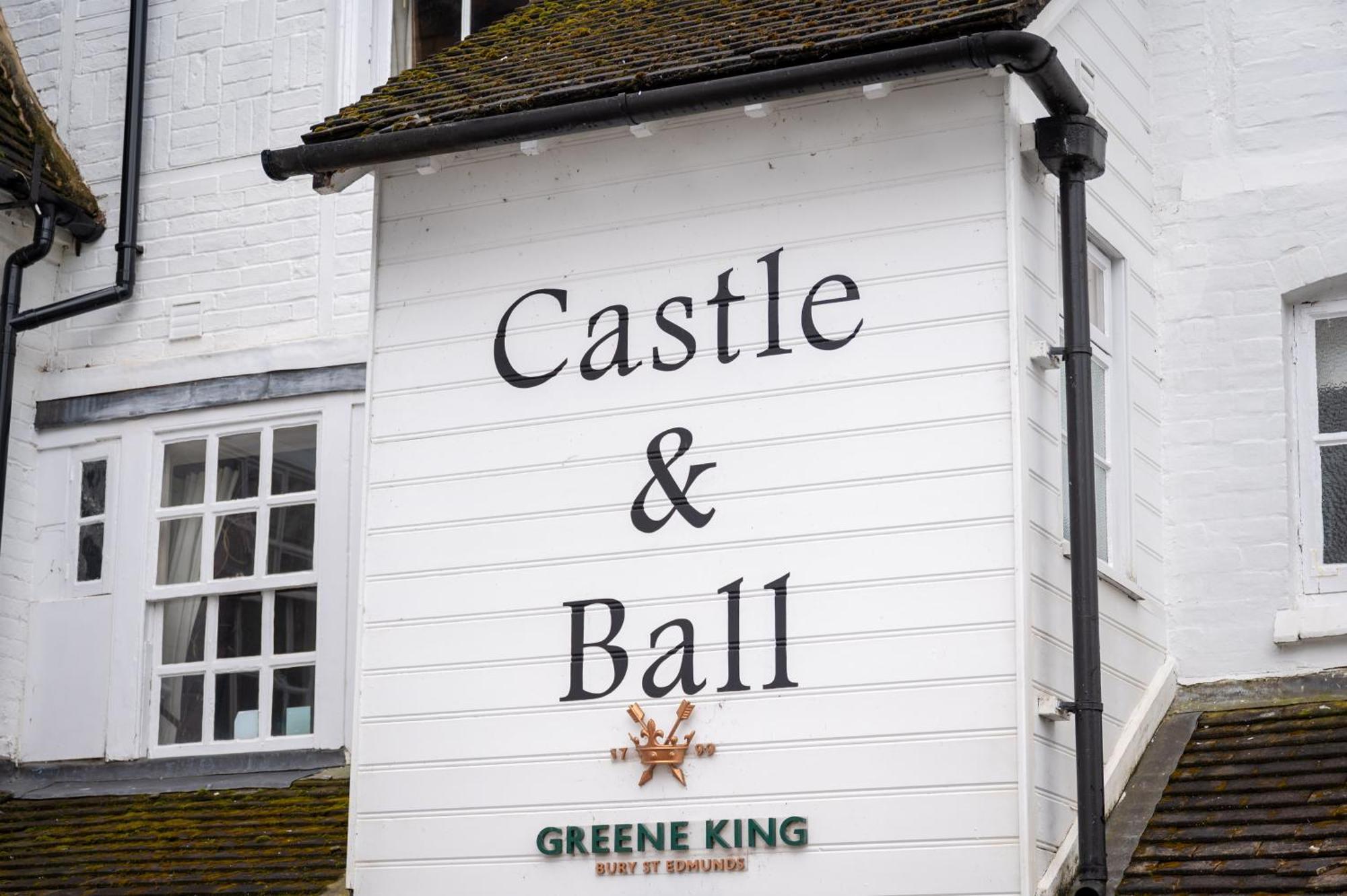 Castle And Ball By Greene King Inns Marlborough Esterno foto