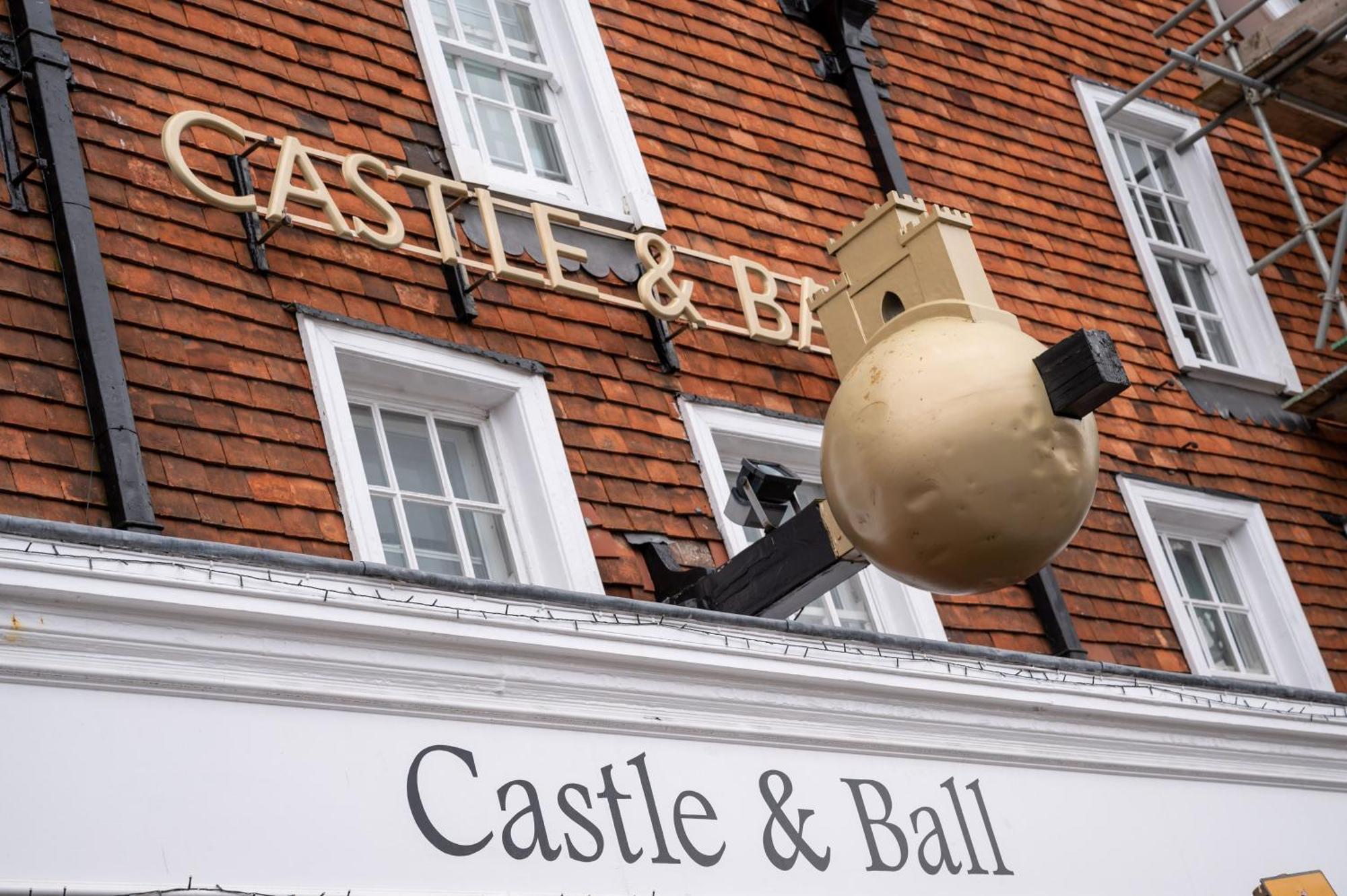 Castle And Ball By Greene King Inns Marlborough Esterno foto